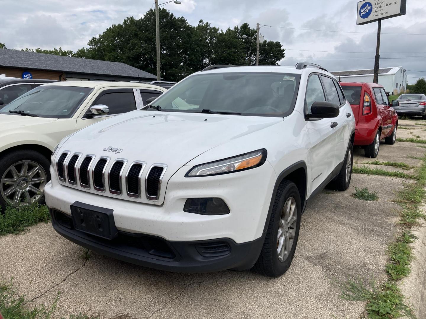 2017 Bright White Jeep Cherokee Sport 4WD (1C4PJMAS4HW) with an 3.2L V6 DOHC 24V engine, 9A transmission, located at 1800 South Ihm Blvd, Freeport, IL, 61032, (815) 232-5543, 42.278645, -89.607994 - Photo#0