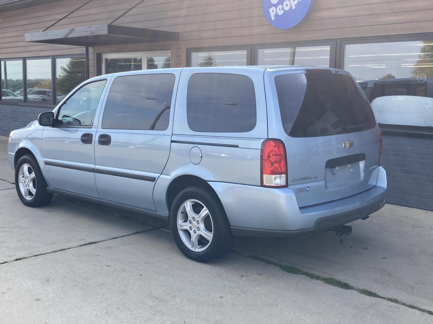 2007 Polar Blue Met Chevrolet Uplander LS Ext. 1LS (1GNDV23127D) with an 3.9L V6 DOHC 24V engine, 4-Speed Automatic Overdrive transmission, located at 1800 South Ihm Blvd, Freeport, IL, 61032, (815) 232-5543, 42.278645, -89.607994 - Photo#2
