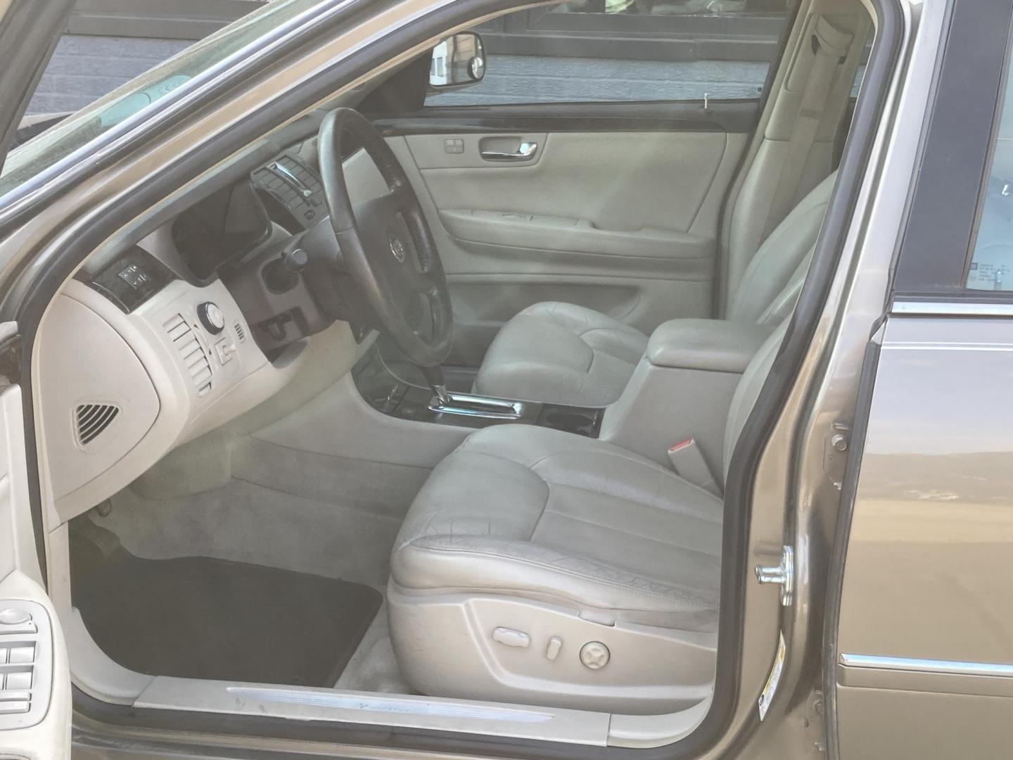 2010 Tuscan Bronze Met Cadillac DTS Luxury (1G6KD5EY0AU) with an 4.6L V8 DOHC 32V engine, 4-Speed Automatic transmission, located at 1800 South Ihm Blvd, Freeport, IL, 61032, (815) 232-5543, 42.278645, -89.607994 - Photo#2