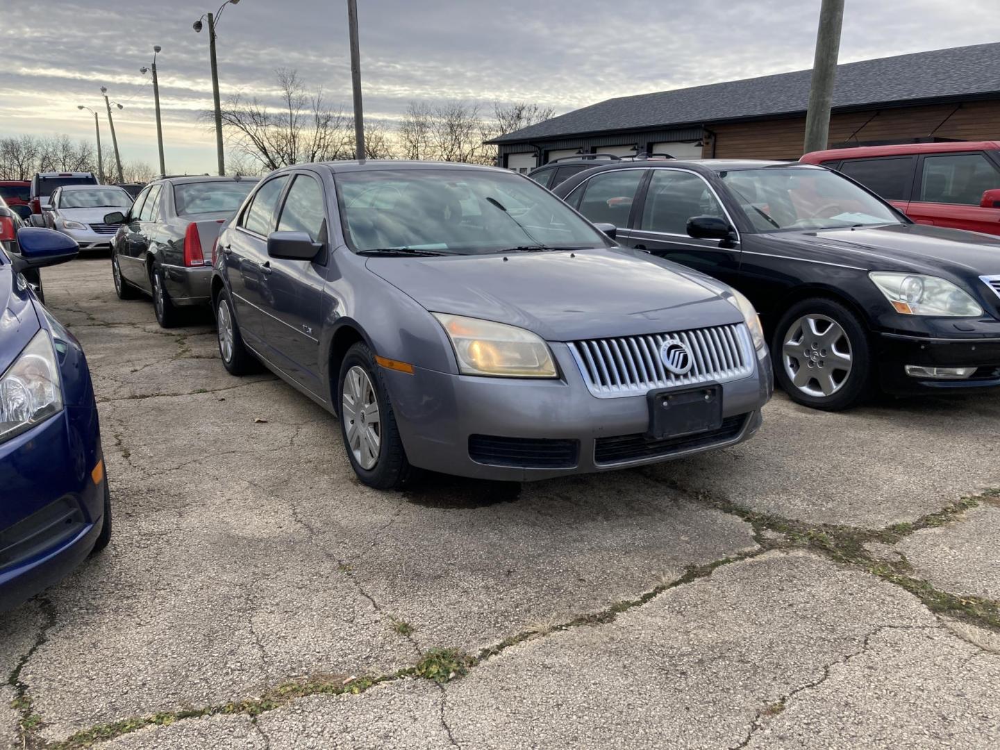 2007 TUNGSTEN GRAY METALIC Mercury Milan Base (3MEHM07Z77R) with an 2.3L L4 DOHC 16V engine, located at 1800 South Ihm Blvd, Freeport, IL, 61032, (815) 232-5543, 42.278645, -89.607994 - Photo#1