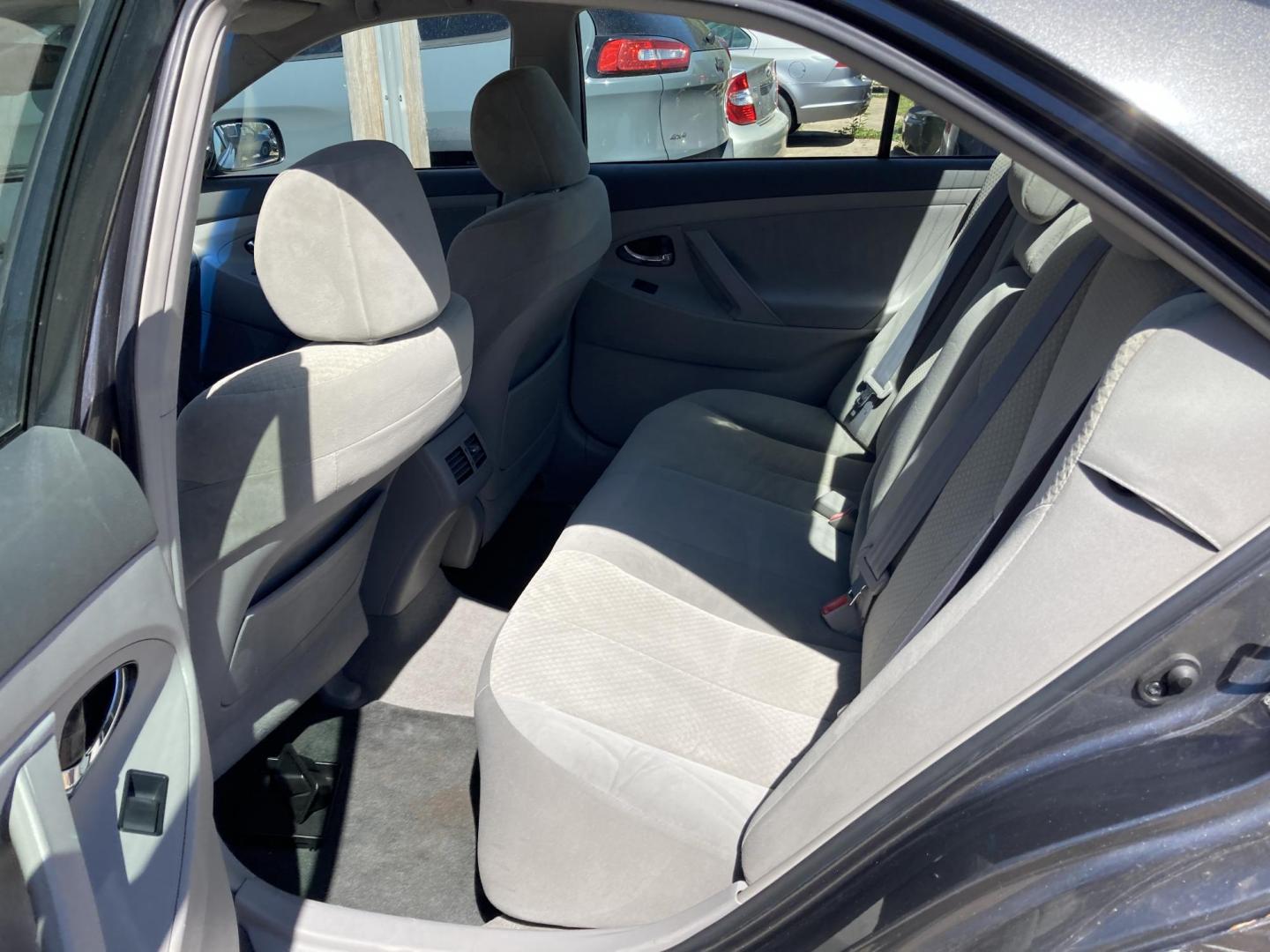 2007 Magnetic Gray Met Toyota Camry Hybrid Sedan (4T1BB46K87U) with an 2.4L L4 DOHC 16V HYBRID engine, CVT transmission, located at 1800 South Ihm Blvd, Freeport, IL, 61032, (815) 232-5543, 42.278645, -89.607994 - Camry Hybrid 4D Sedan - Photo#7