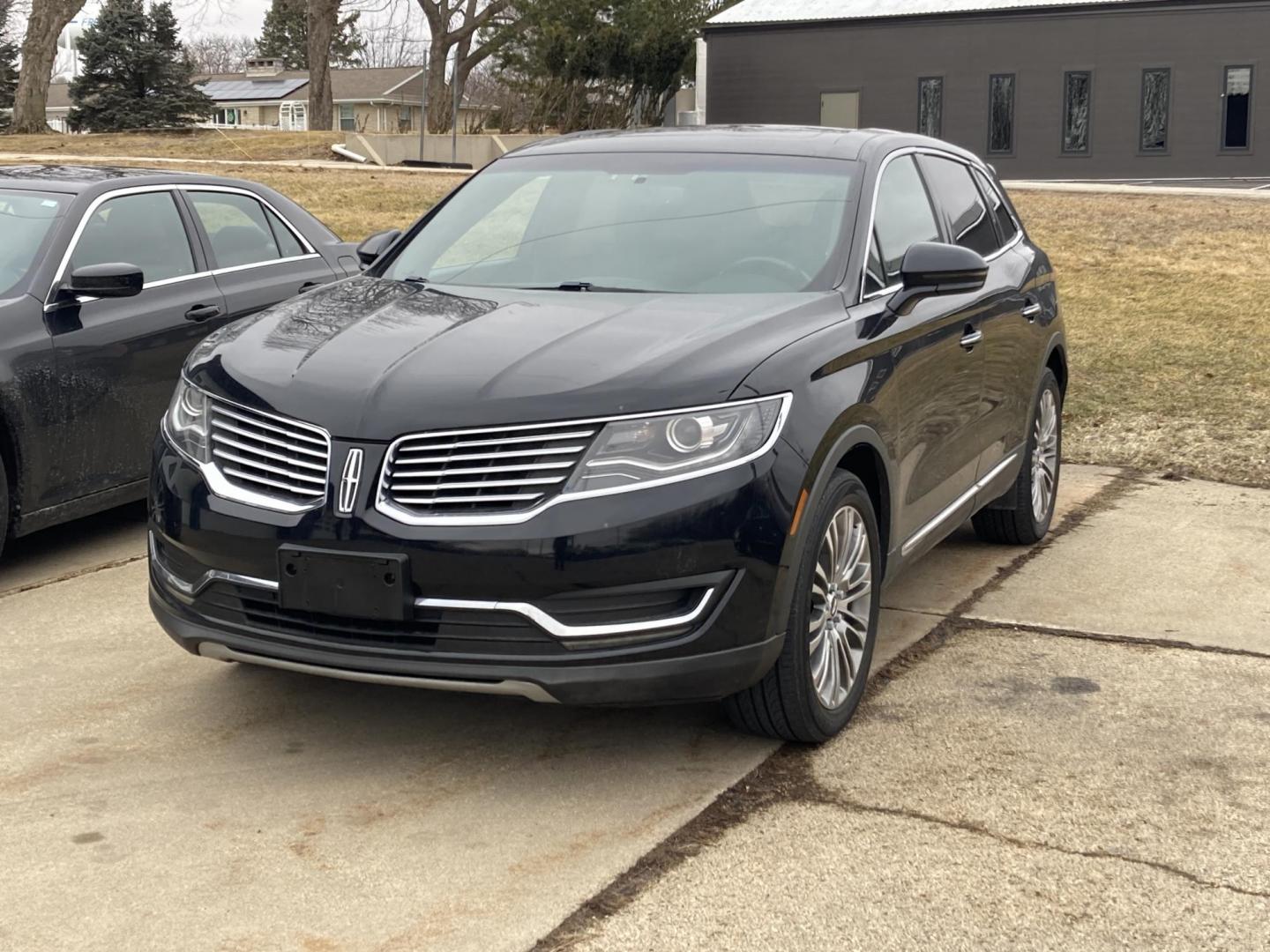 2017 Onyx Black Lincoln MKX Reserve AWD (2LMPJ8LR9HB) with an 3.7L V6 DOHC 24V engine, 6A transmission, located at 1800 South Ihm Blvd, Freeport, IL, 61032, (815) 232-5543, 42.278645, -89.607994 - MKX Reserve 4D SUV AWD - Photo#0