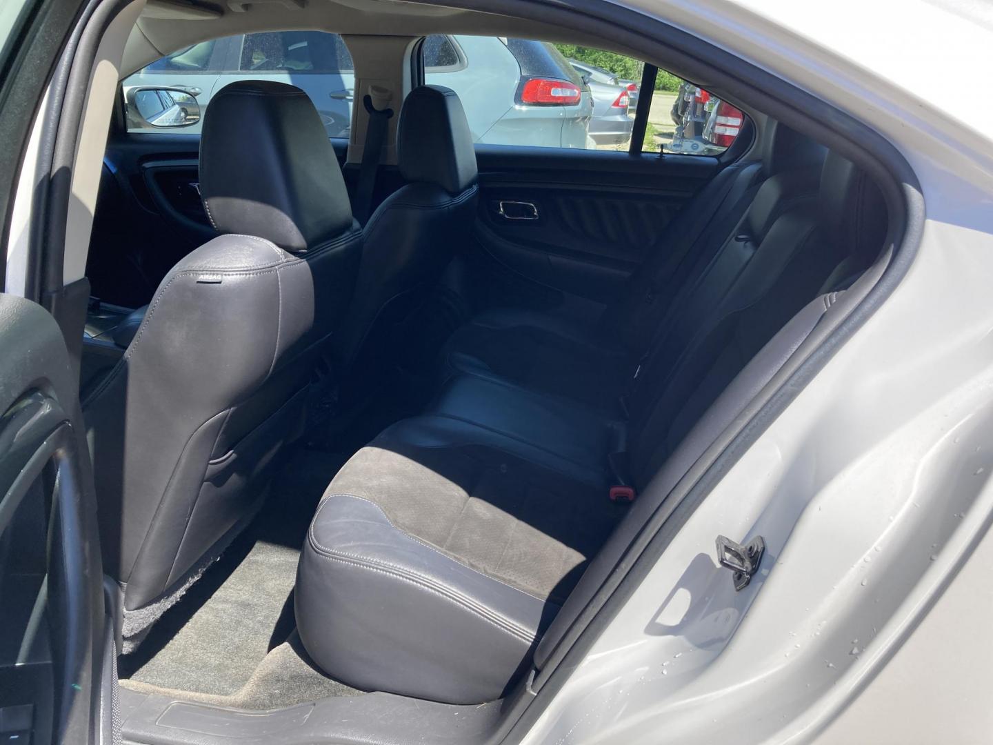 2011 White Platinum Met Ford Taurus SHO FWD (1FAHP2KT3BG) with an 3.5L V6 DOHC 24V engine, 6-Speed Automatic transmission, located at 1800 South Ihm Blvd, Freeport, IL, 61032, (815) 232-5543, 42.278645, -89.607994 - Taurus SHO 4D Sedan AWD - Photo#6