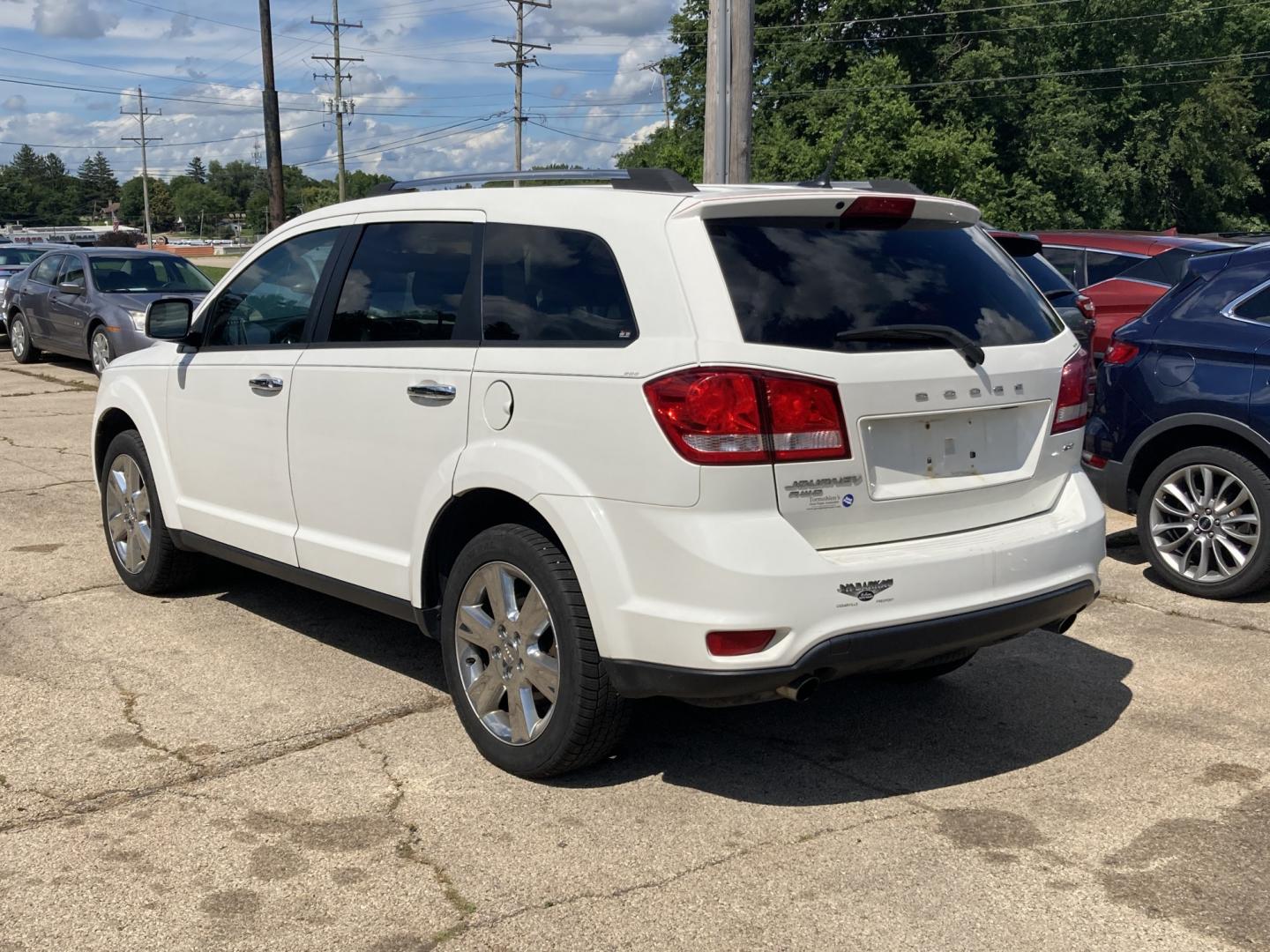 2017 Arctic White Dodge Journey SXT AWD (3C4PDDBG8HT) with an 3.6L V6 DOHC 24V engine, 6A transmission, located at 1800 South Ihm Blvd, Freeport, IL, 61032, (815) 232-5543, 42.278645, -89.607994- Photo#2