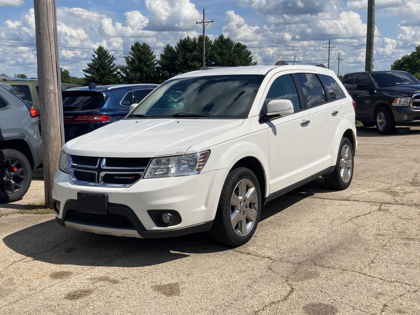 2017 Arctic White Dodge Journey SXT AWD (3C4PDDBG8HT) with an 3.6L V6 DOHC 24V engine, 6A transmission, located at 1800 South Ihm Blvd, Freeport, IL, 61032, (815) 232-5543, 42.278645, -89.607994- Photo#3
