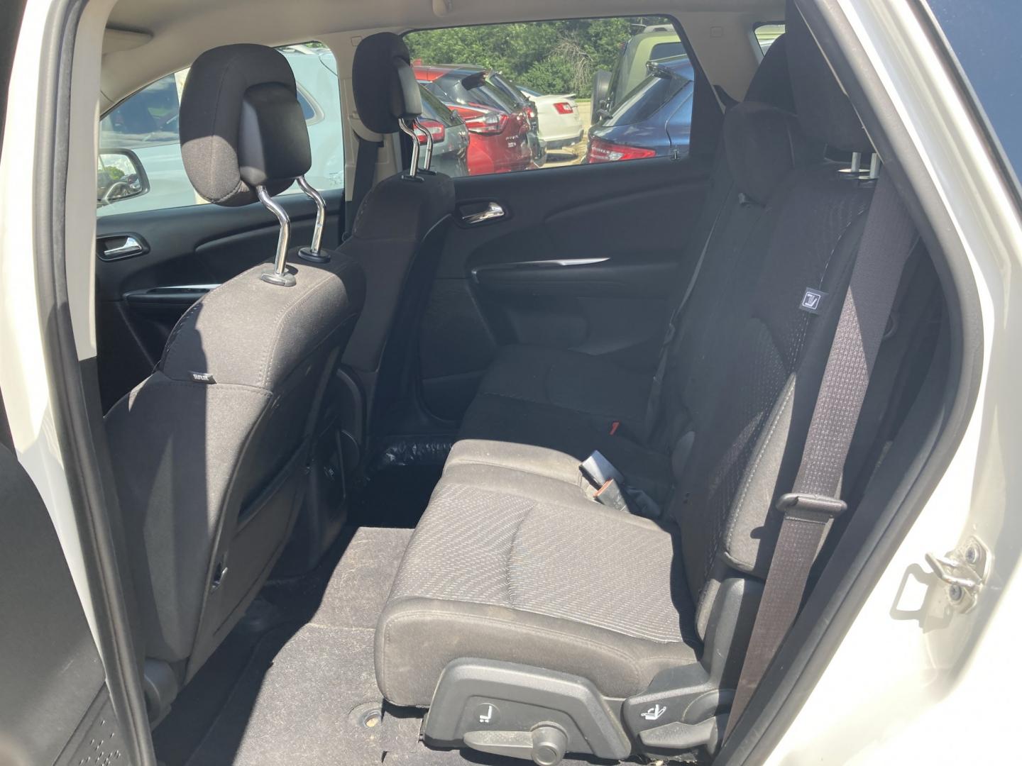 2017 Arctic White Dodge Journey SXT AWD (3C4PDDBG8HT) with an 3.6L V6 DOHC 24V engine, 6A transmission, located at 1800 South Ihm Blvd, Freeport, IL, 61032, (815) 232-5543, 42.278645, -89.607994- Photo#7