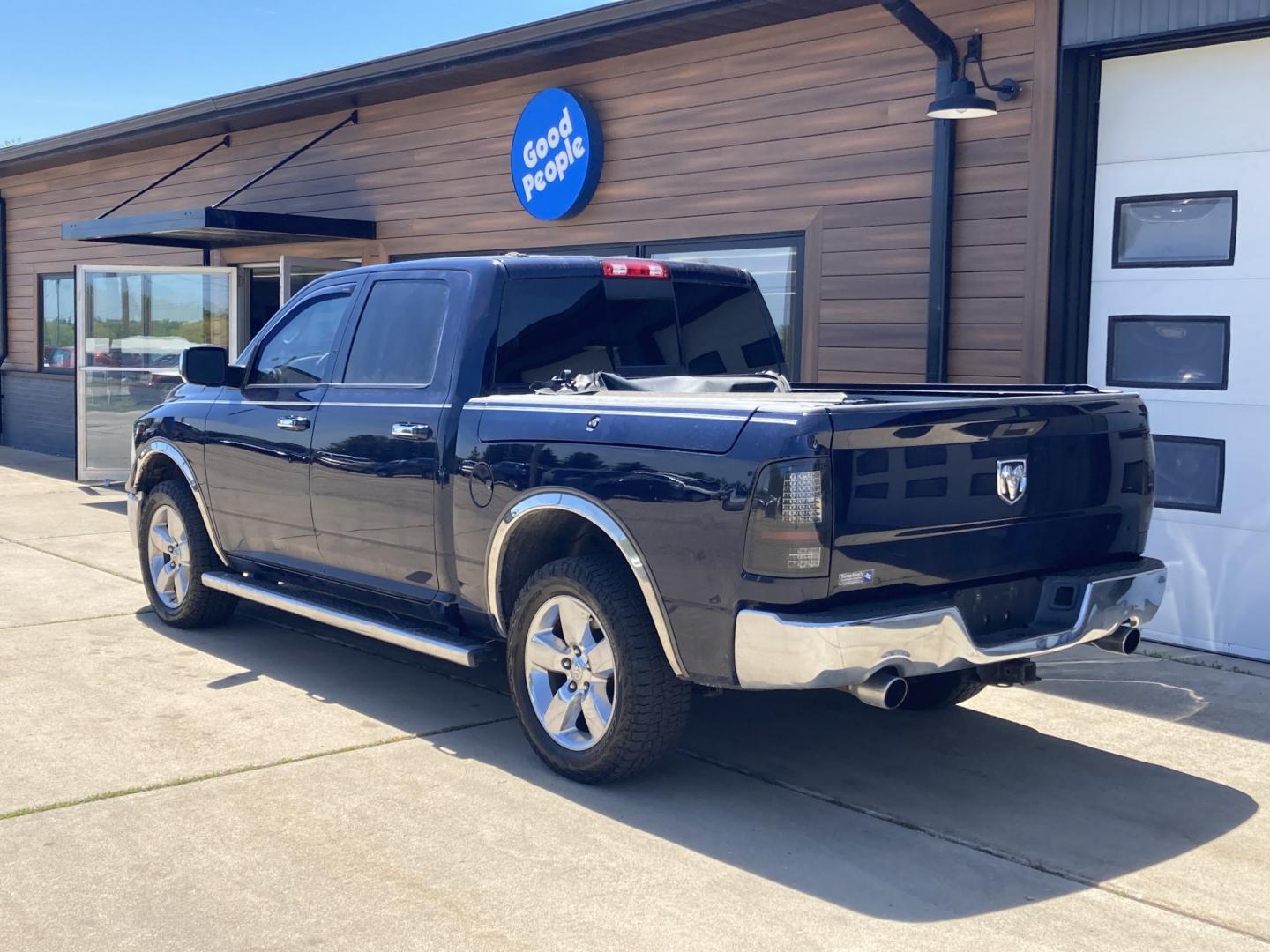 2013 Patriot Blue RAM 1500 SLT Crew Cab SWB 4WD (1C6RR7LT5DS) with an 5.7L V8 OHV 16V engine, 6-Speed Automatic transmission, located at 1800 South Ihm Blvd, Freeport, IL, 61032, (815) 232-5543, 42.278645, -89.607994 - 1500 SLT Crew Cab 4WD- Photo#2