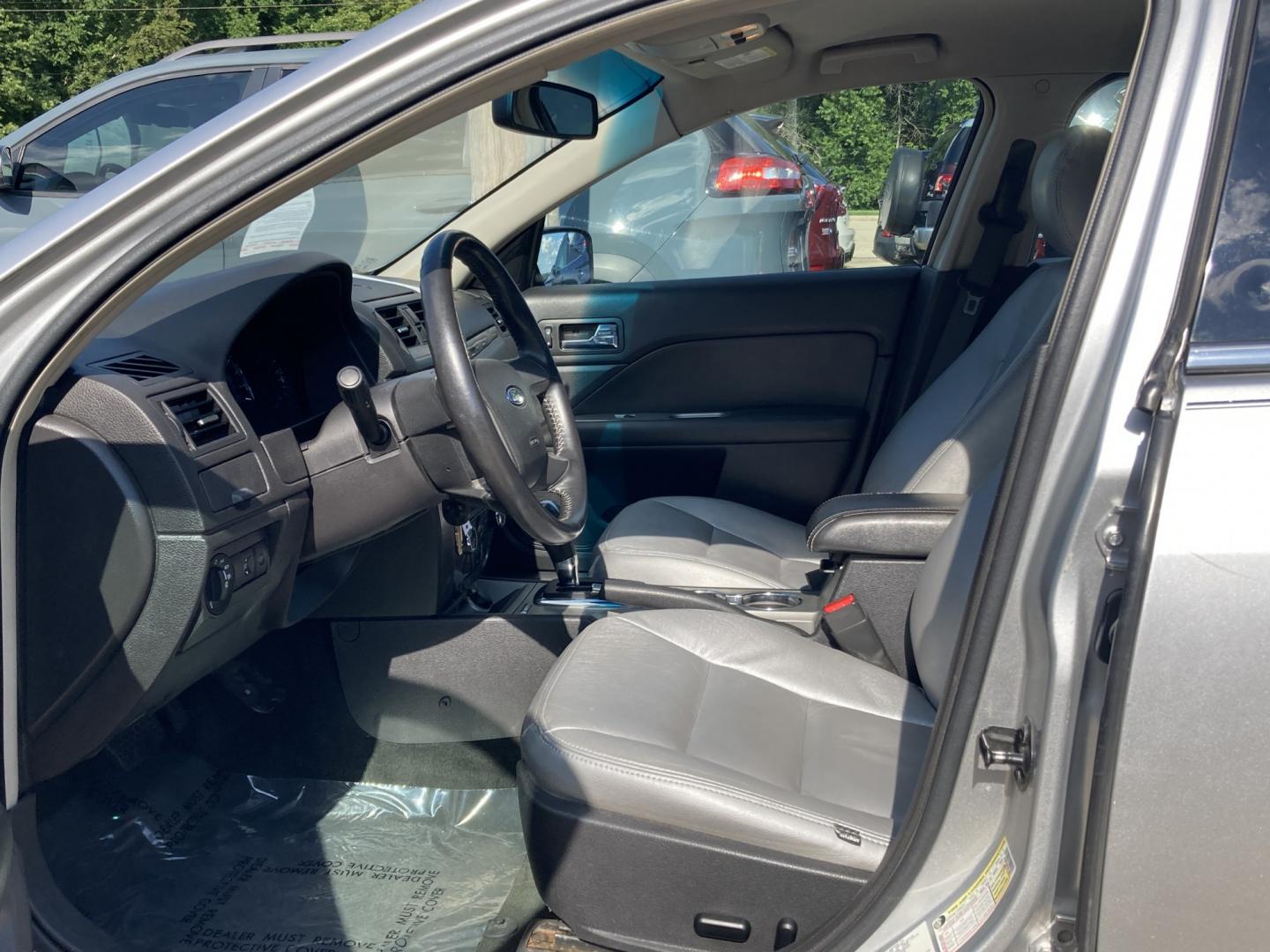 2012 Bright Silver Ford Fusion SEL (3FAHP0JG2CR) with an 3.0L V6 DOHC 24V engine, located at 1800 South Ihm Blvd, Freeport, IL, 61032, (815) 232-5543, 42.278645, -89.607994 - Fusion SEL 4D Sedan- Photo#4