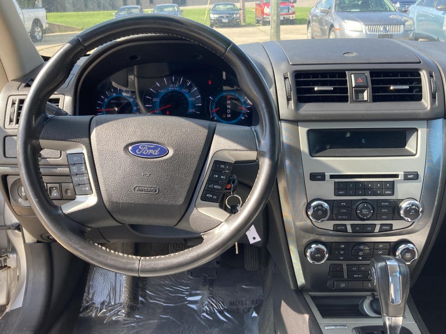 2012 Bright Silver Ford Fusion SEL (3FAHP0JG2CR) with an 3.0L V6 DOHC 24V engine, located at 1800 South Ihm Blvd, Freeport, IL, 61032, (815) 232-5543, 42.278645, -89.607994 - Fusion SEL 4D Sedan- Photo#5
