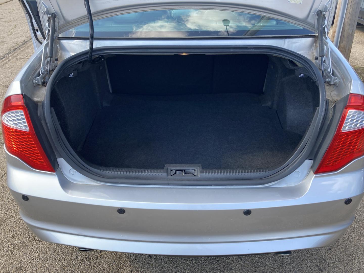 2012 Bright Silver Ford Fusion SEL (3FAHP0JG2CR) with an 3.0L V6 DOHC 24V engine, located at 1800 South Ihm Blvd, Freeport, IL, 61032, (815) 232-5543, 42.278645, -89.607994 - Fusion SEL 4D Sedan- Photo#8