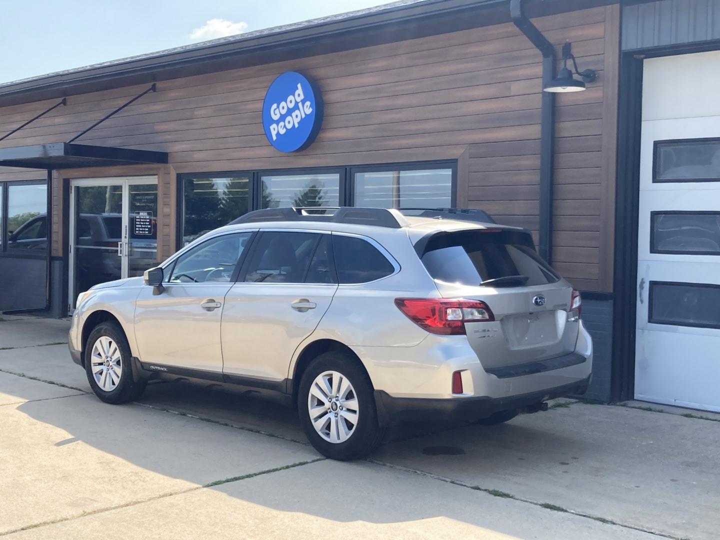 2015 Light Tungsten met Subaru Outback 2.5i Premium (4S4BSBDC3F3) with an 2.5L H4 DOHC 16V engine, 6A transmission, located at 1800 South Ihm Blvd, Freeport, IL, 61032, (815) 232-5543, 42.278645, -89.607994 - Outback Premium 4D Wagon- Photo#2