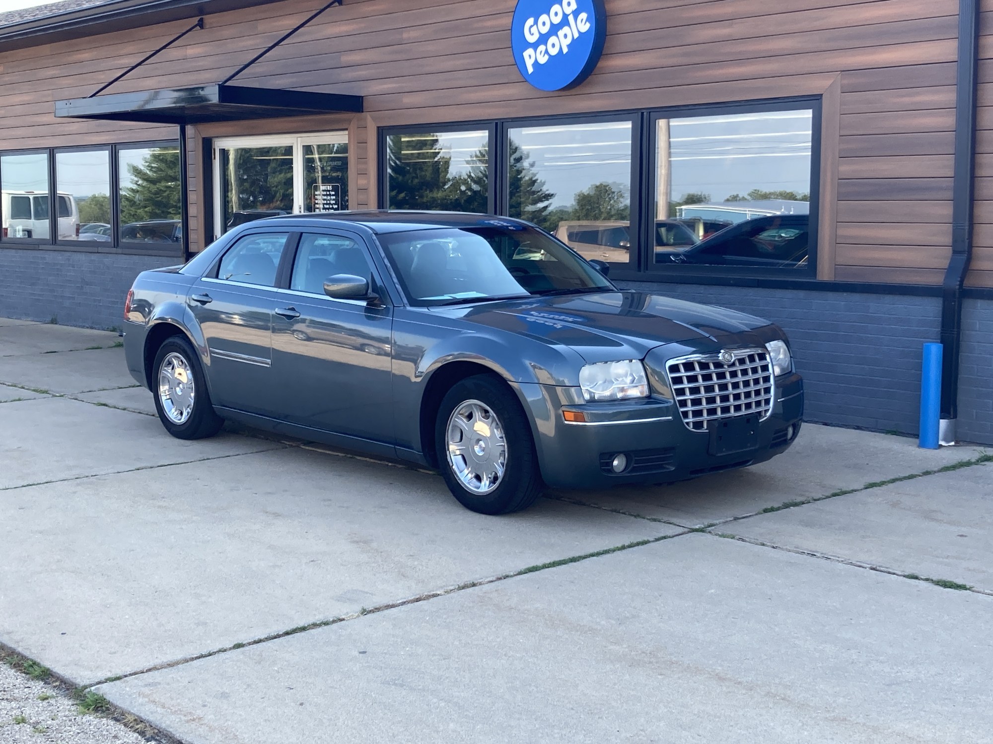 photo of 2005 Chrysler 300 Limited