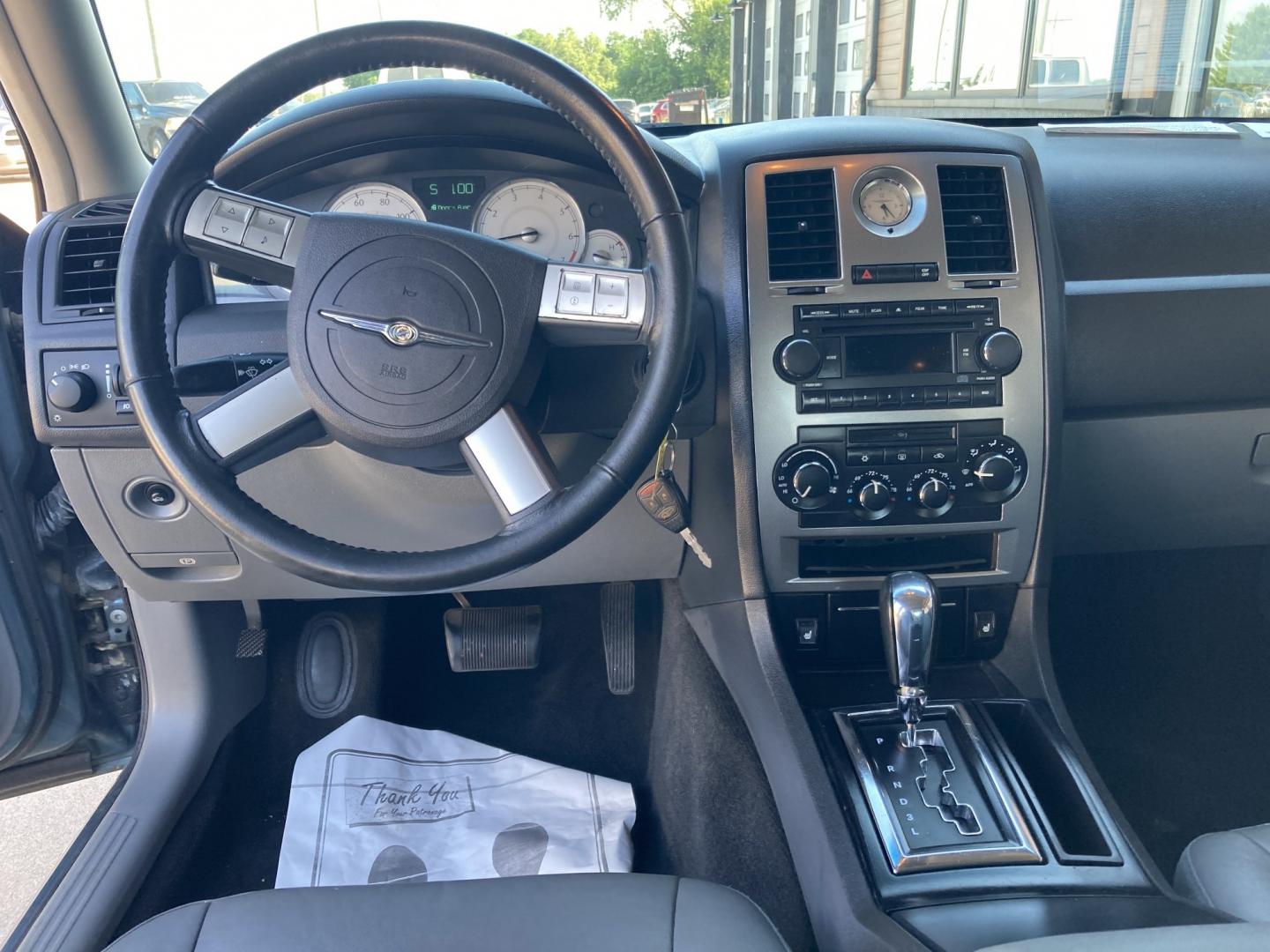 2005 Gray Green Met Chrysler 300 Limited (2C3JA53GX5H) with an 3.5L V6 DOHC 24V engine, 4A OD transmission, located at 1800 South Ihm Blvd, Freeport, IL, 61032, (815) 232-5543, 42.278645, -89.607994- Photo#5
