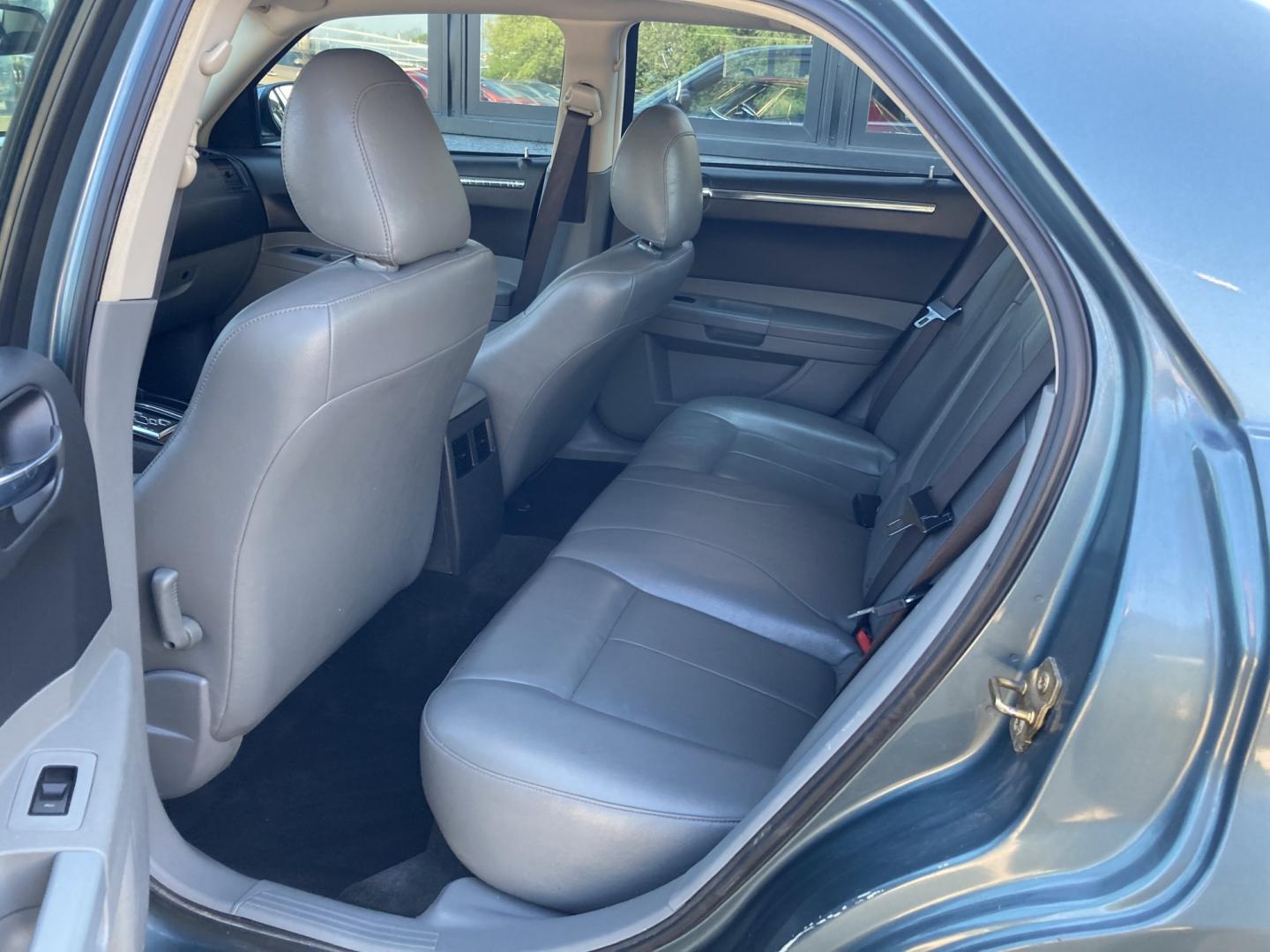 2005 Gray Green Met Chrysler 300 Limited (2C3JA53GX5H) with an 3.5L V6 DOHC 24V engine, 4A OD transmission, located at 1800 South Ihm Blvd, Freeport, IL, 61032, (815) 232-5543, 42.278645, -89.607994- Photo#7